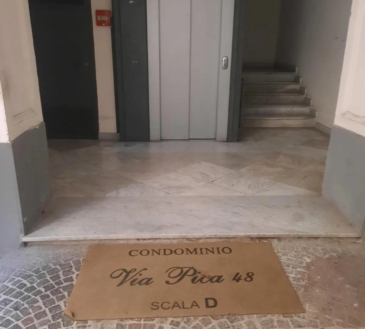 Apartment Ampio Appartamento In Centro Naples
