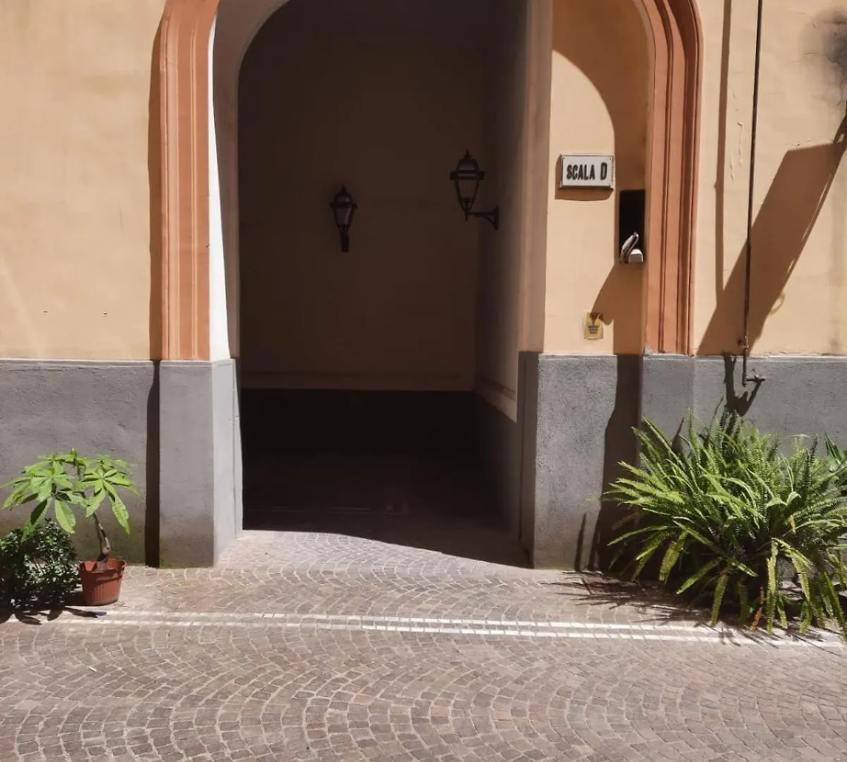Apartment Ampio Appartamento In Centro Naples Italy